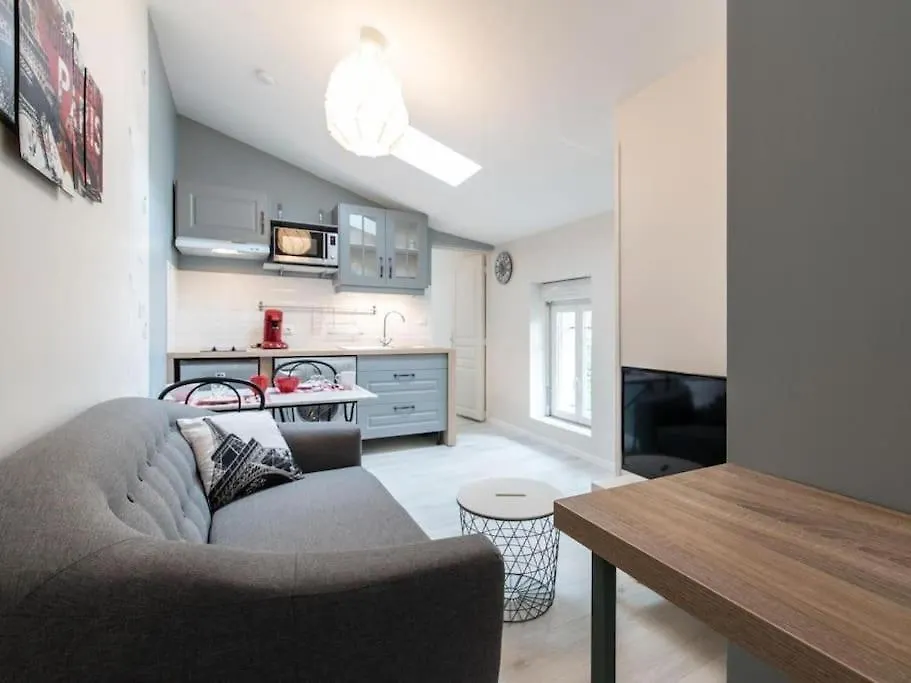 Le Paris Eiffel - Appartement Cosy En Plein Centre Bourgoin-Jallieu 0*,  France